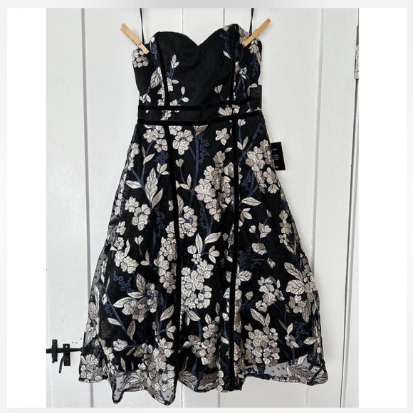 NWT Lulus Constance Black Floral Embroidered Strapless Midi Dress - M - Picture 5 of 10